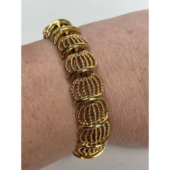 Monet Bracelet Linked Gold Tone 7” Estate Jewelry - Picture 3 of 12